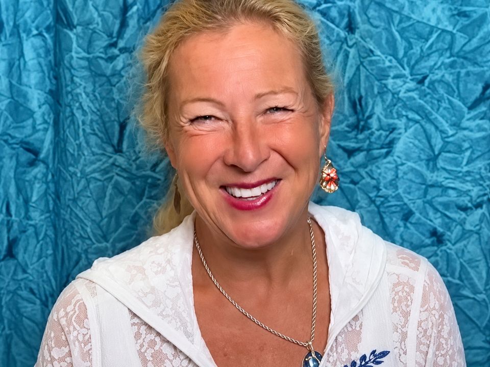Annie S. in her video review.